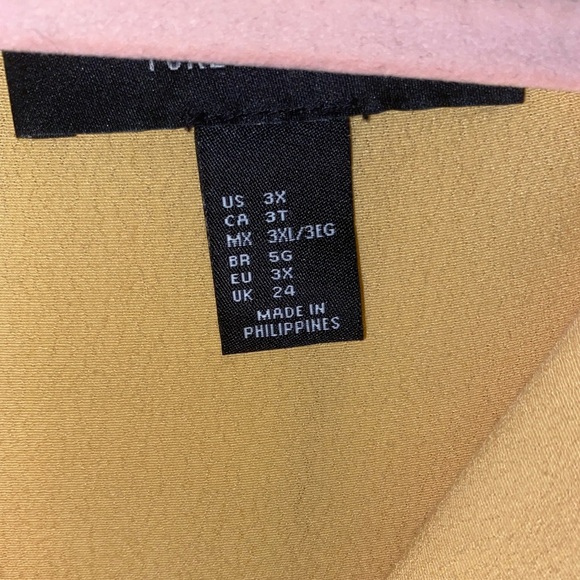 Plus size cropped blouse - Picture 3 of 3